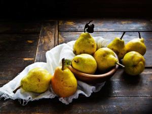 How to Store Pears Long Term