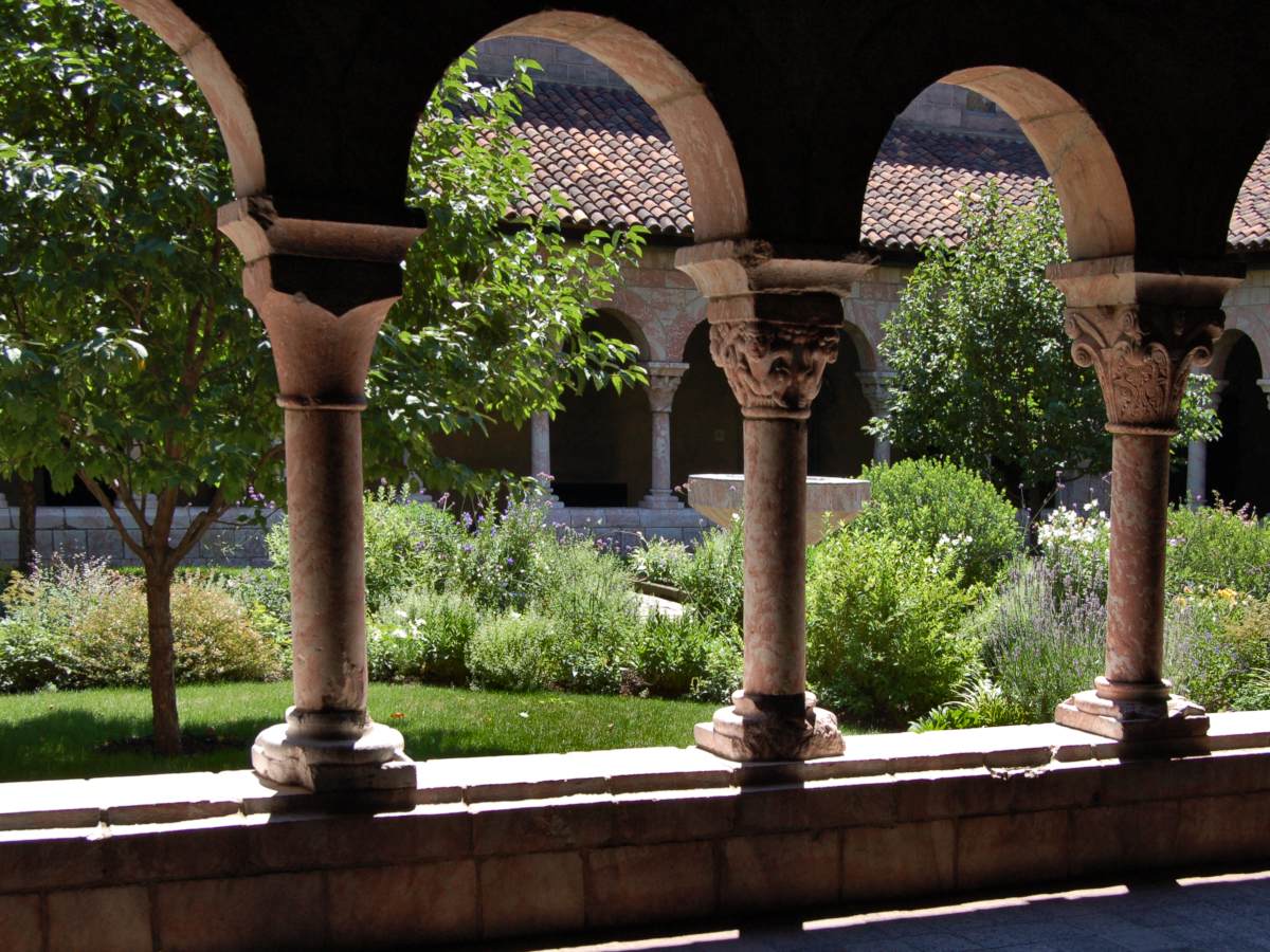 Cloister garden, a set-up both useful and beautiful